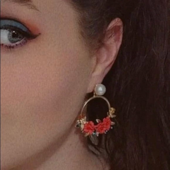 Red floral flower bouquet textured gold hoop pearl statement earrings - Picture 8 of 10